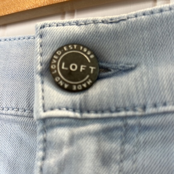 LOFT Skinny Crop with Frayed Hem Light Wash 8 / 29 - Picture 4 of 15